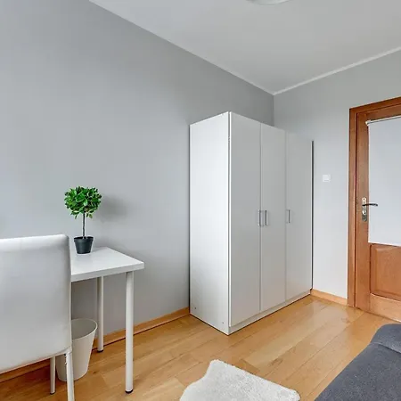 Homestay Gospody 6e, Blisko Morza, 700m Do Ergo Areny, 1,4km Do Hipodromu Gdansk